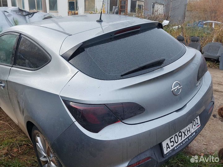 Крышка багажника Опель Астра J GTC