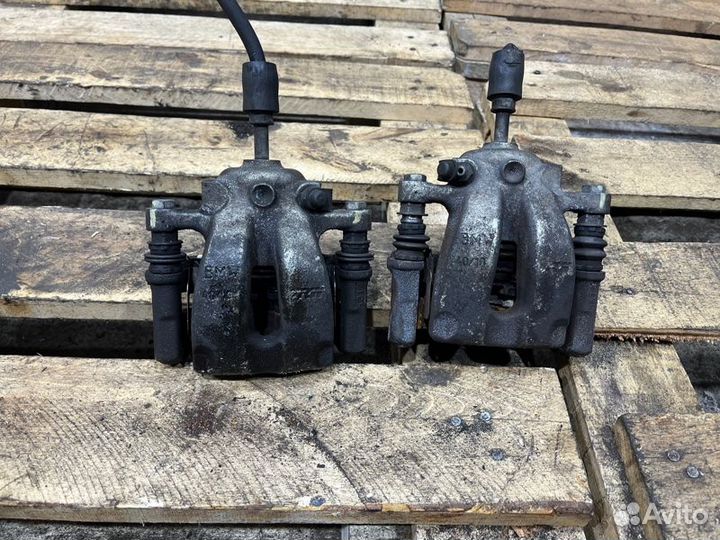 Суппорт тормозной задний Bmw 1 E87 N46B20 2004