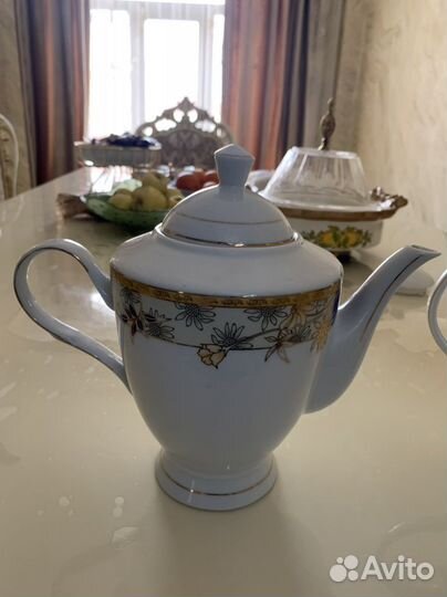 Заварочные чайники,чашки с блюдцами