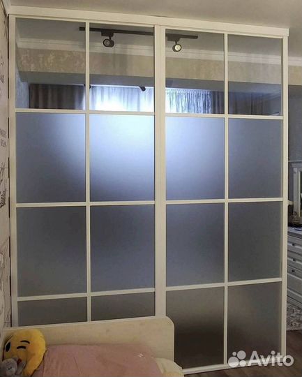 Стеклянная перегородка