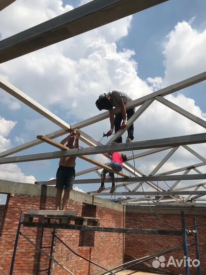 Требуется сварщик и кровельщик