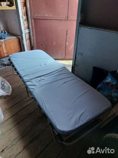 Раскладушка с матрасом