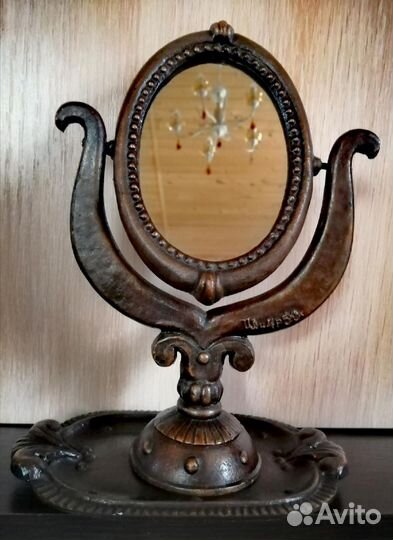 Зеркало на подставке винтажное