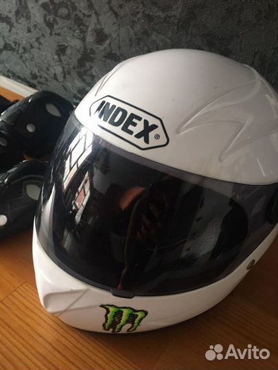 Мото шлем, экипировка на ноги и руки