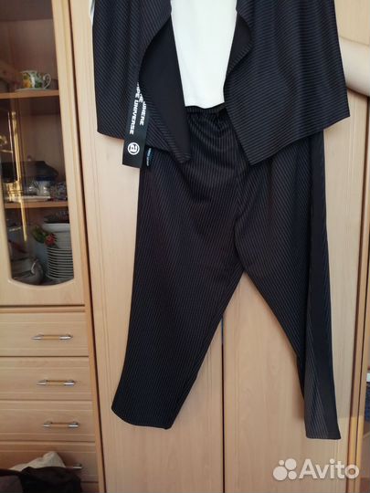 Костюм женский тройка 64 размер