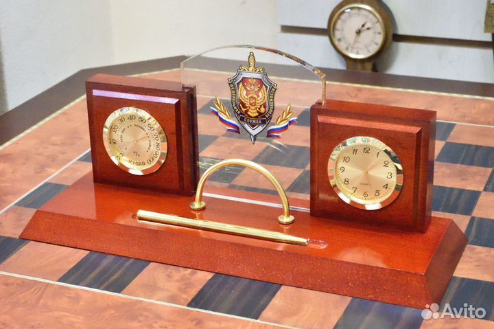 Набор настольный с часами 