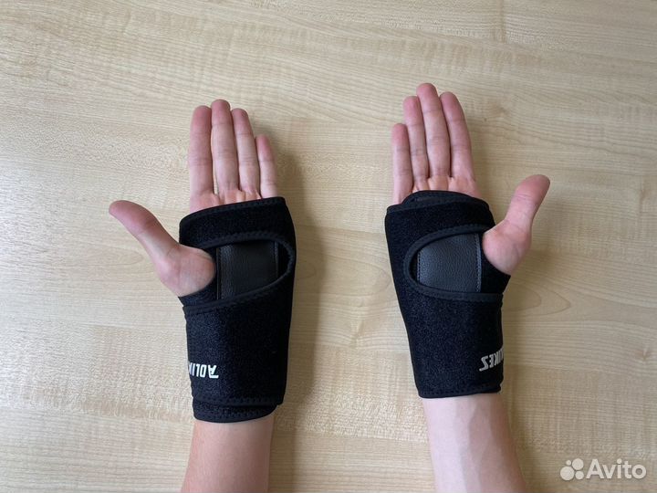 Ортез (бандаж) на лучезапястный сустав на руку