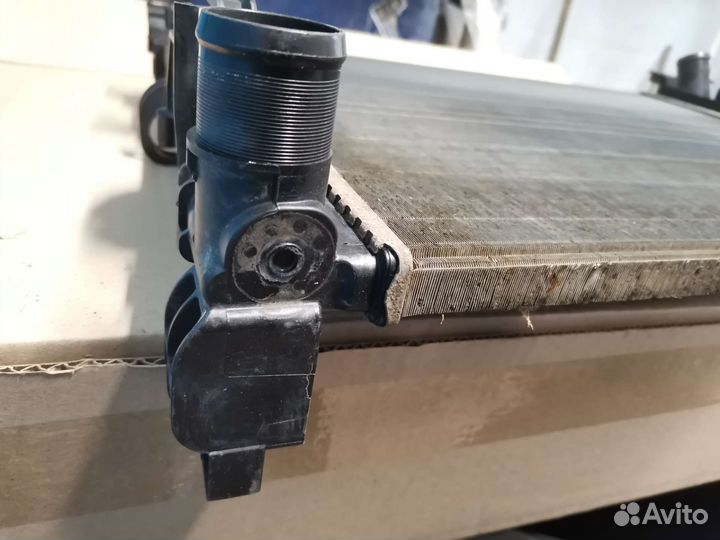 Радиатор охлаждения 214105731r