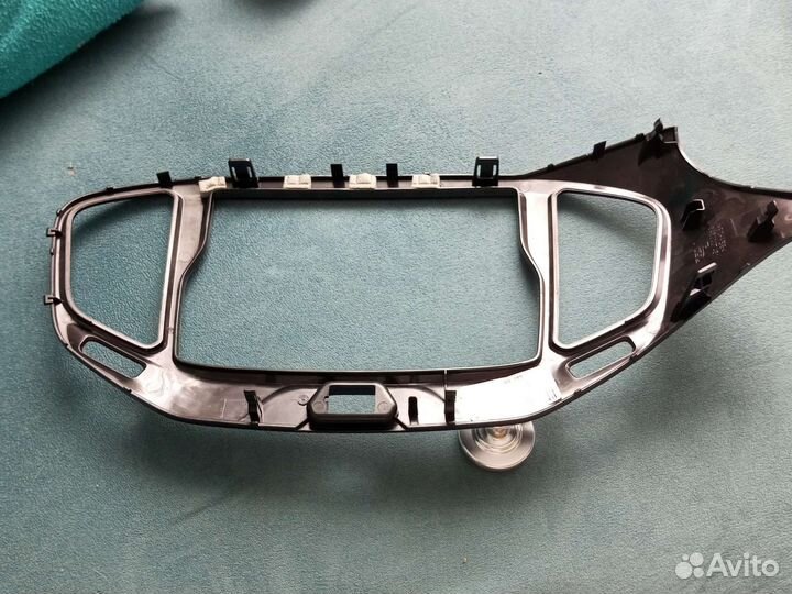 Рамка переходная под штатное гу Vesta