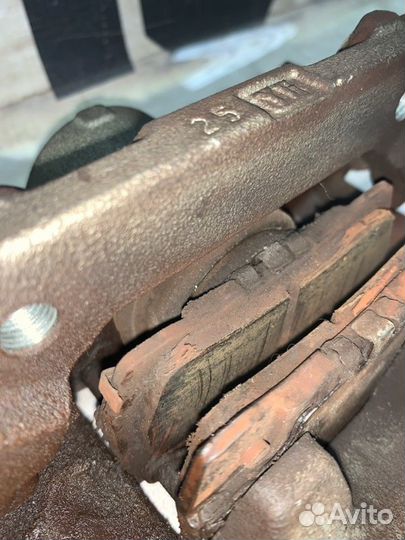 Суппорт тормозной задний правый Lexus Is250 GSE20