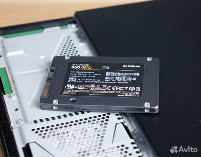 SSD Samsung 870 QVO 1 тб SATA MZ-77Q1T0BW Новый