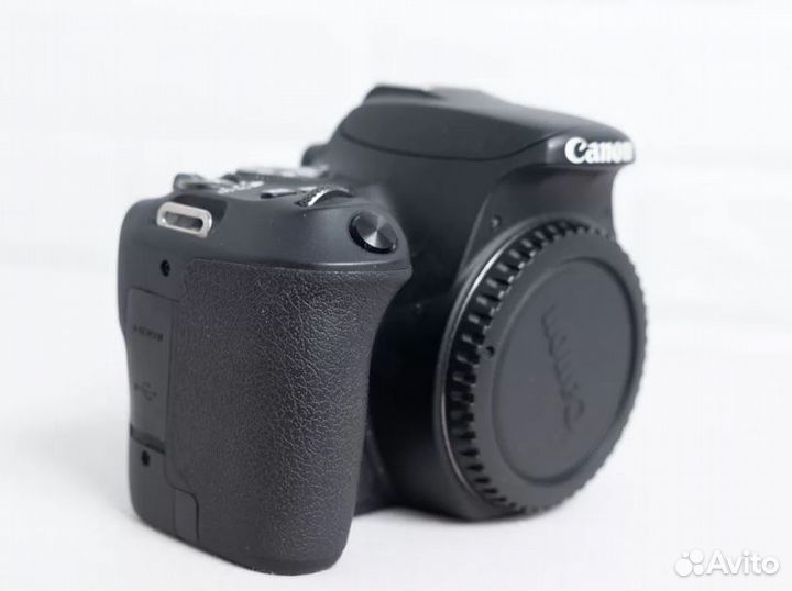 Canon 200d + Объектив canon 18-55 kit + Аксессуары