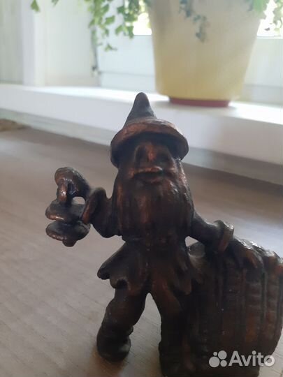 Фигурка декоративная Гном