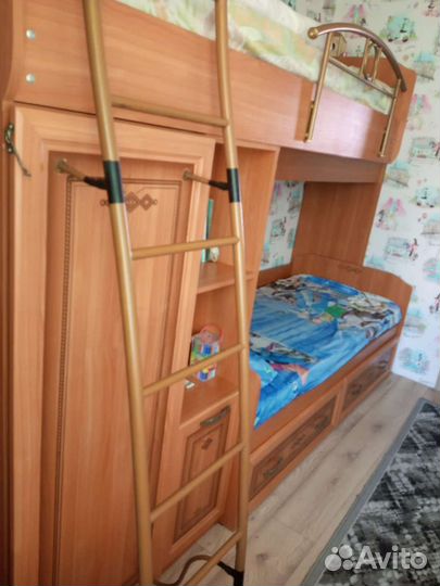 Двухъярусная кровать