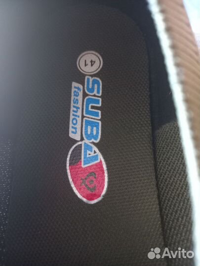 Кроссовки женские