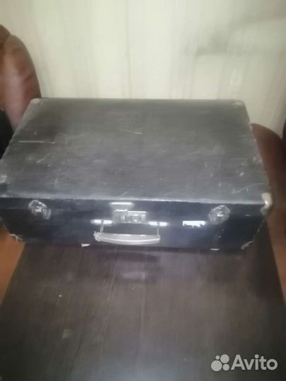 Винтажный чемодан