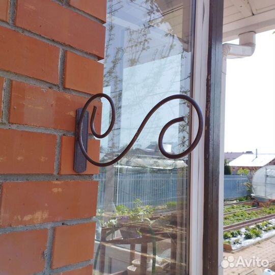 Кронштейн под кашпо