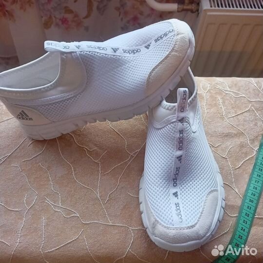 Кроссовки женские