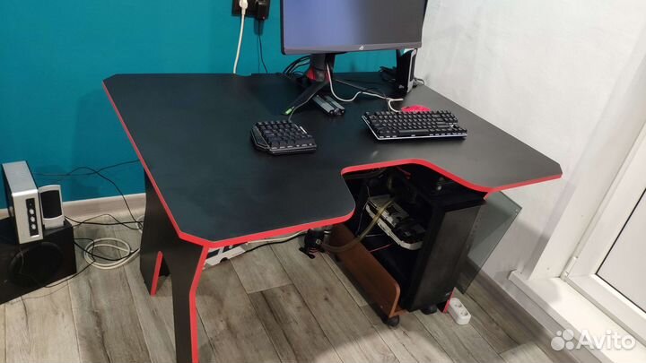 Стол геймерский игровой компьютерный
