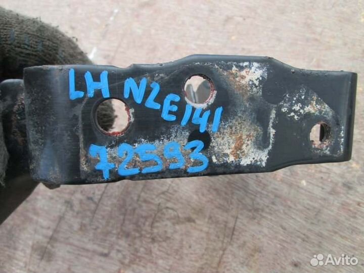 Кронштейн опоры двигателя левый Toyota Corolla