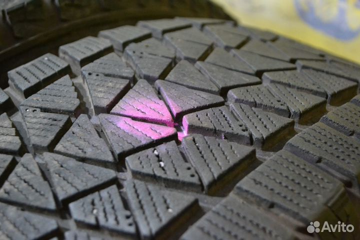 Bridgestone Blizzak DM-V2 225/65 R17