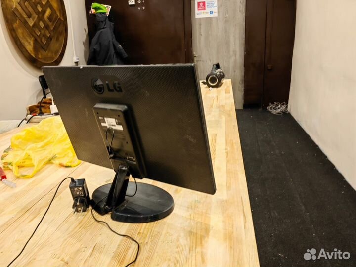 Монитор для компьютера 22 дюйма LG