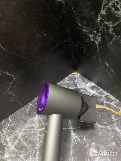 Фен Dyson в разных цветах