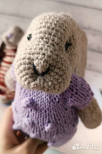Вязаные игрушки ручной работы. Зайка
