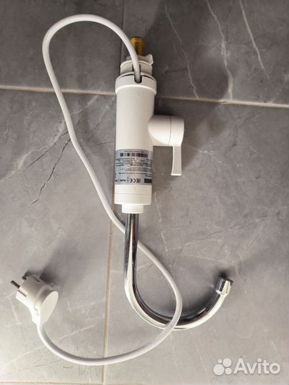 Водонагреватель проточный для кухни Zanussi