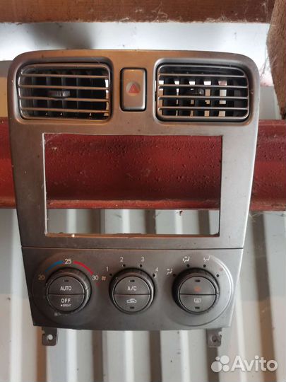 Рамка с климат контролем Subaru Forester 04-07 г