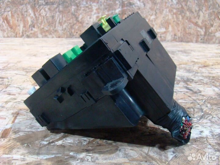 Citroen C-Crosser Блок предохранителей моторный