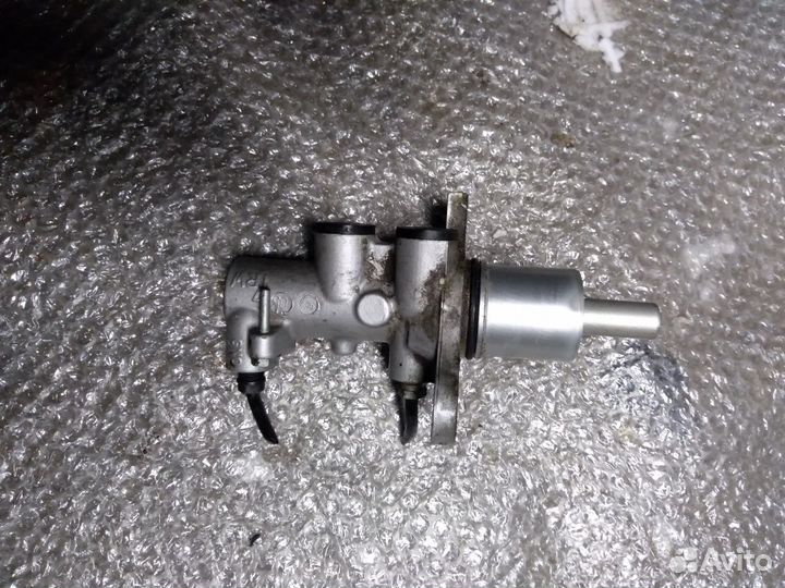 Главный тормозной цилиндр audi A8 D3