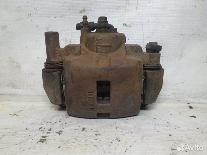 Суппорт передний правый Mazda 626 седан 1997