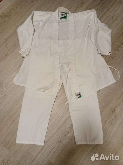 Кимоно для карате и кикбоксинга