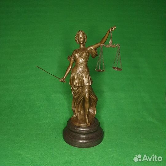 Скульптура из бронзы Юстиция с мечом