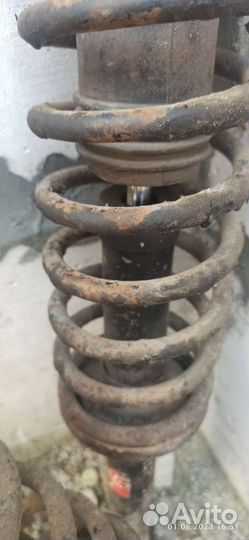 Задние стойки Митсубиси каризма