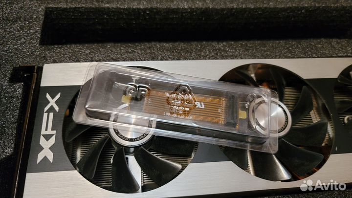Radeon XFX HD 7990 / R7990