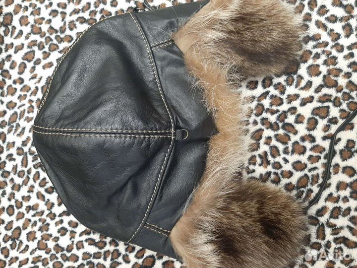 Шапка ушанка мужская кожаная (мех енота)