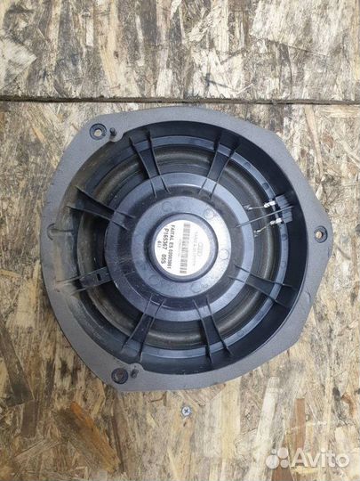 Комплект колонок и сабвуфер Audi R8 4.2 2008