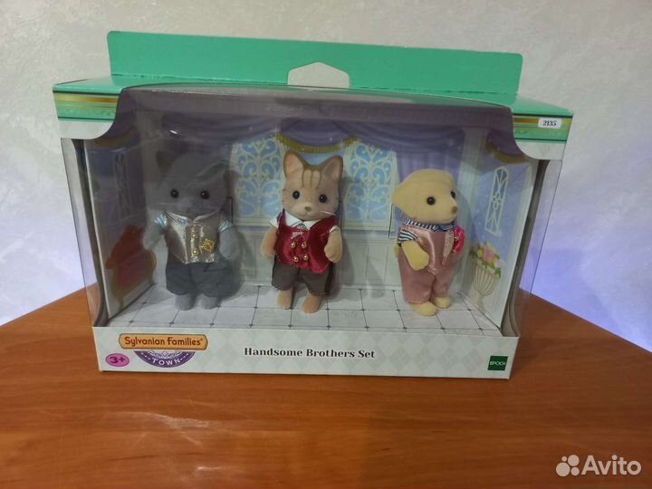 Новый набор Sylvanian Families 3 старших брата