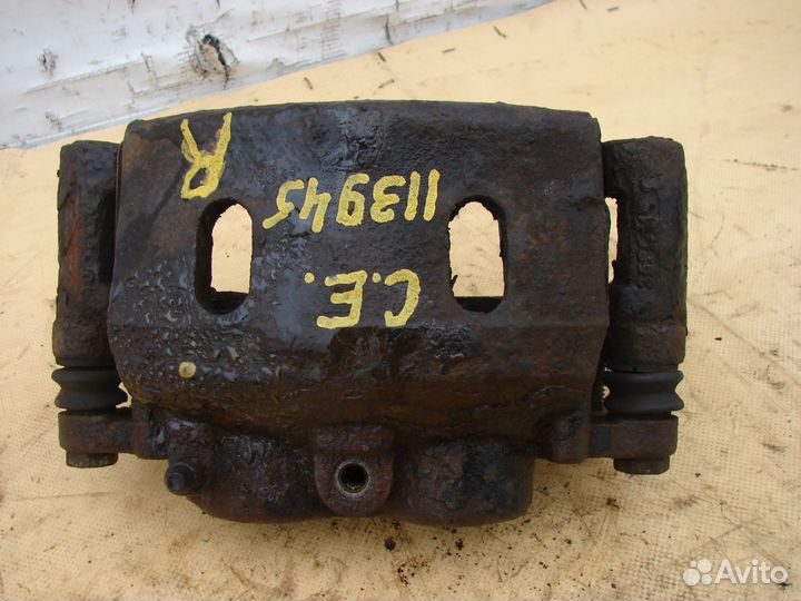 Перед правый суппорт тормозной Cadillac Escalade