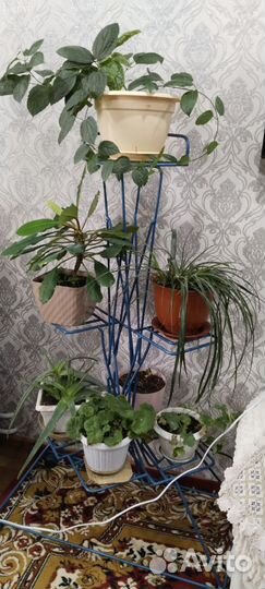Продам металлическую подставку под цветы