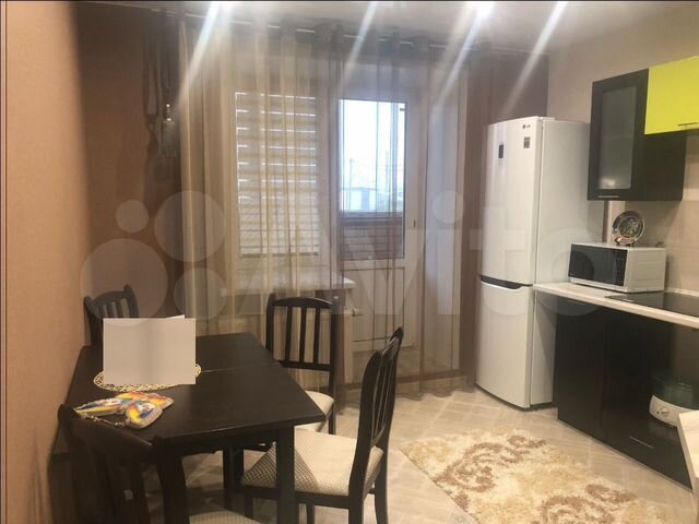 2-к. квартира, 63 м², 1/10 эт.