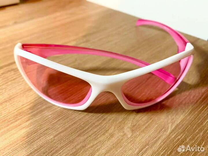 Белые очки с розовыми линзами