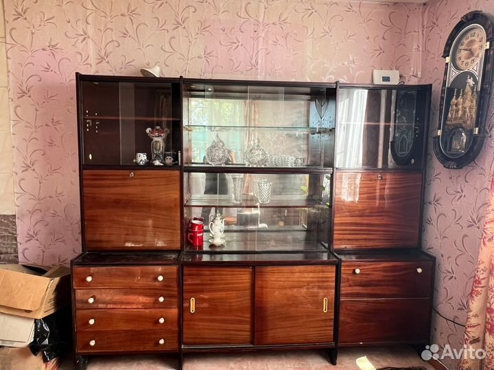 Стенка,сервант