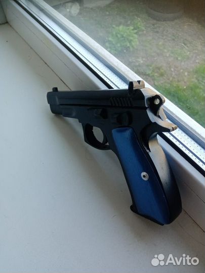 Макет пистолета CZ 75