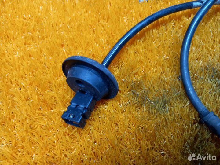 Датчик abs задний левый Mercedes-Benz E-Class W210