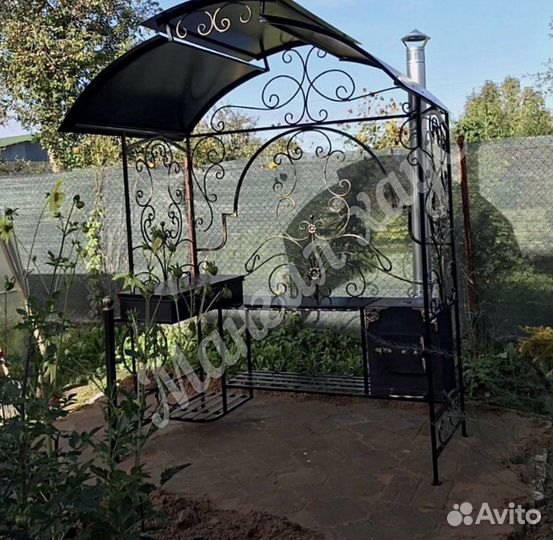 Мангал с крышей