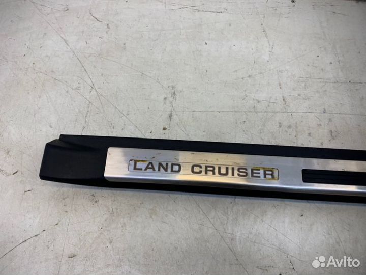 Накладка порога внутренняя передняя правая Toyota