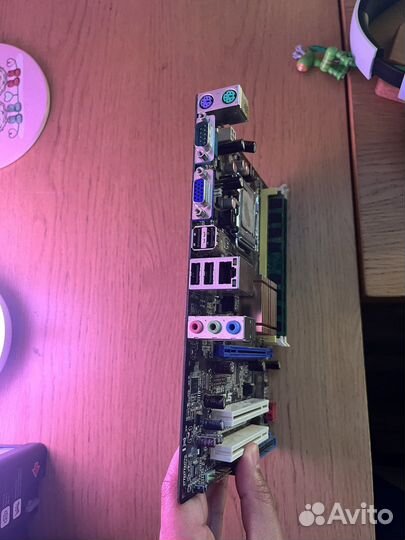 Материнская плата LGA 775 с процессором и памятью